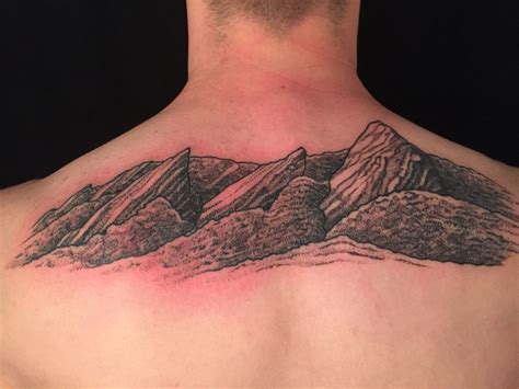 Tatuaje realista con temática de escalada. #boulder #colorado #tattoo | Girl tattoos, Colorado tattoo ...