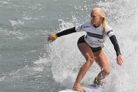 Suivent isabella nichols et malia manuel avec deux totaux à plus de 12 points, qui peuvent les faire espérer décrocher un tour bonus. Weston-Webb praying for big waves in OK Fiji Pro final