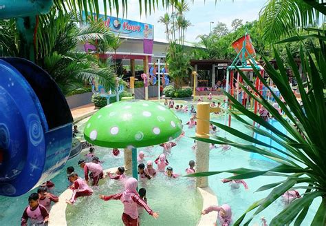 Kolam renang dan water park yang berlokasi di jalan pemda raya no. Dira Park Ambulu Jember (Water Boom) - Blusukan Jember