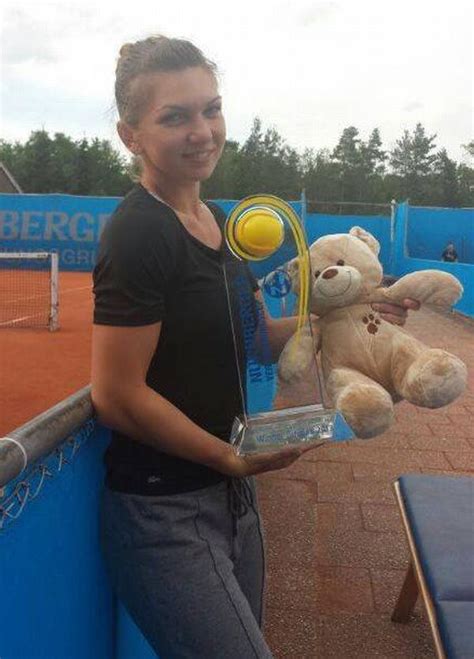 Check spelling or type a new query. FOTOGALERIE: Simona Halep cu trofeul cucerit la Nurnberg ...