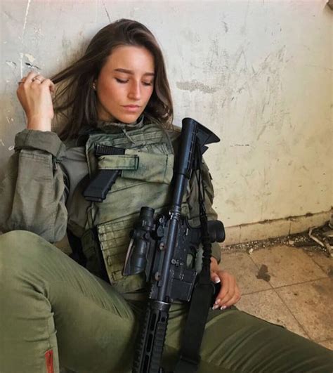 Die israelische fußballnationalmannschaft der frauen repräsentiert israel im internationalen frauenfußball. Schöne Frauen in den israelischen Streitkräften - IDF Army ...