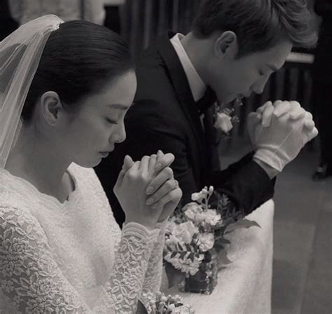 Kim tae hee is attracting attention for her role as the ghost mother in the movie hi bye mama. Congrats to Rain and Kim Tae Hee on your marriage!!!