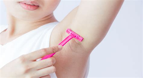 Bagi ibu menyusui, pemberian asi harus dilakukan secara merata. Jangan Sembarangan Ini Tips Cukur Bulu Ketiak Yang Tepat