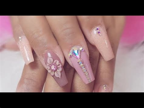 Diseños e ideas de uñas decoradas si estás pensando en llevar unas uñas decoradas perfectas todos los días, probablemente estés pensando en decantarte por las uñas acrílicas así que te recomendamos que sigas leyendo este artículo porque encontrarás muchas ideas para hacerte diseños de uñas increíbles. Uñas Acrilicas Negras Con Rosa Palo / Unas Color Rosa Unas ...