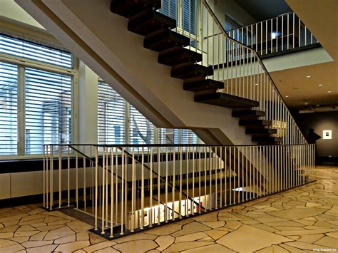 America houses were branches of the united states information agency, which formed with libraries and cultural events, the image of the u.s. Treppe Amerika Haus - SMG Treppen | Amerika haus, Treppe, Haus