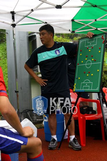 통상 국대, 국가대표, 대한민국 국가대표팀, 대한민국 국가대표 등으로 불린다. 축구홍명보호, 아시안게임/올림픽 축구대표팀 명단 : 네이버 ...