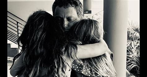 La communication d'un point de vue politique, et la politique à travers sa communication. Marc-Olivier Fogiel avec ses filles Mila et Lily ...