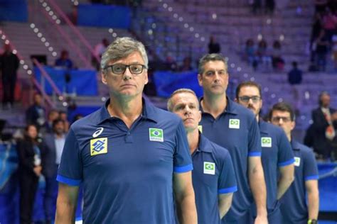 Renan dal zotto, técnico da seleção masculina de vôlei, é intubado. VIDEO Volley, Mondiali 2018: clamorosa scorrettezza di Dal ...