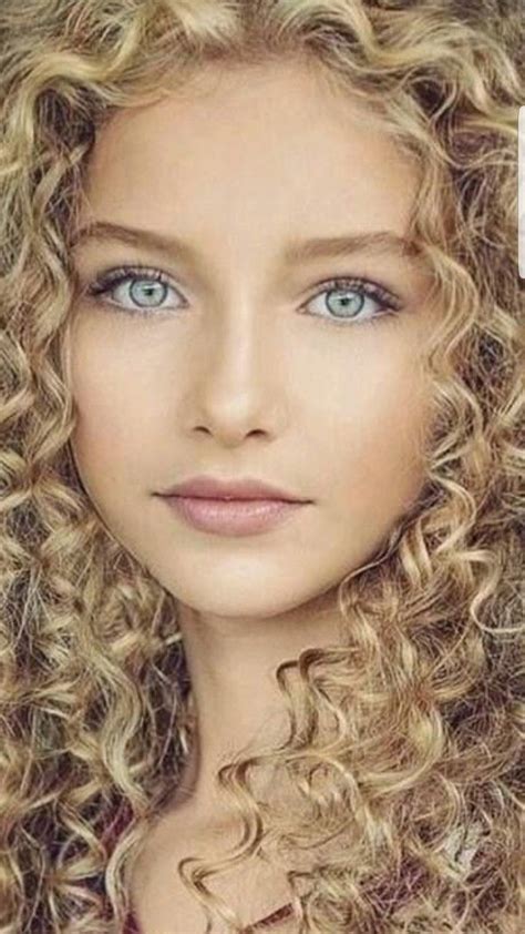 Girl is looking at camera. Pin by Petro Tataryn on Visages | Beauty girl, Curly hair ...