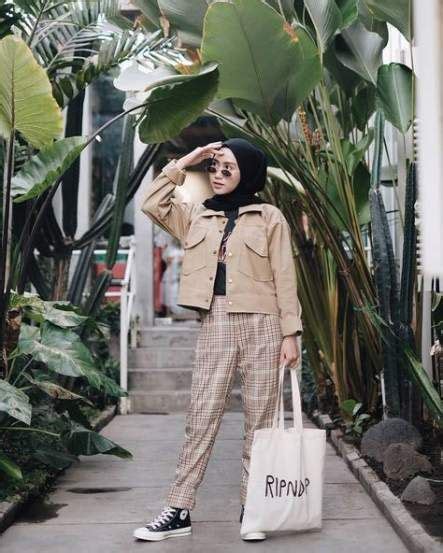 Tempat menjual berbagai model objek pakaian wanita dan pria harga obralan dari anak sampai dewasa, berkat online shop kini siapapun bisa belanja baju satuan dan eceran dari jarak jauh maupun terdekat. New fashion hijab remaja kulot 22+ ideas | Gaya hijab ...