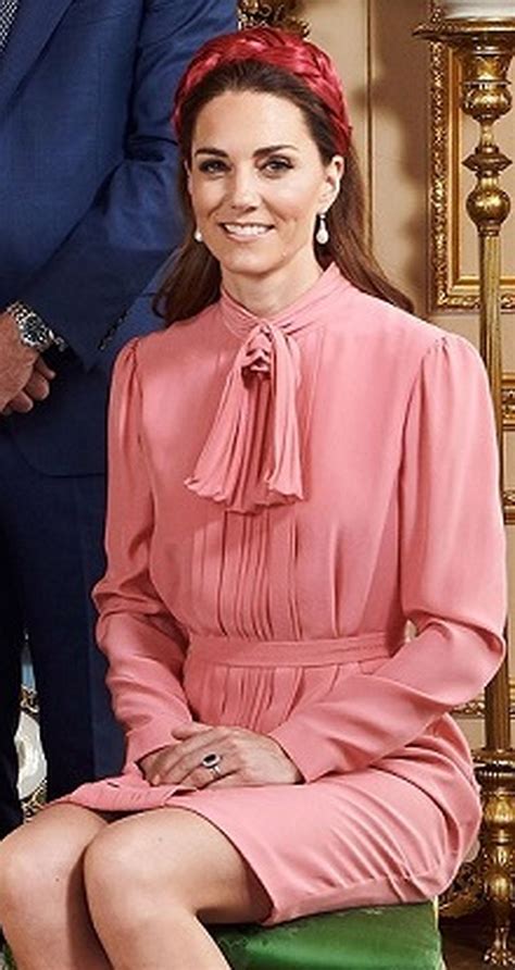 2 maja 2015 roku księżna kate urodziła córkę, księżniczkę. Księżna Kate NIE powinna tego zakładać na chrzest Archiego ...