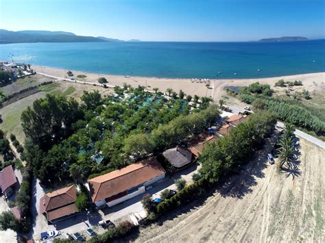 An einem schönen und sauberen strand östlich von finikounda liegt der campingplatz. Camping Thines | Finikounda