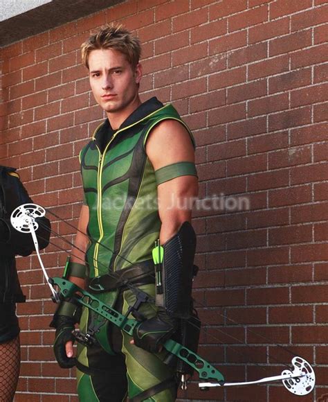 Arrow's stephen amell may be the oliver queen we know best today, but long before stephen became the green arrow, justin hartley brought the dc comics character to life in a little show called smallville. Pin by Jackets Junction on Justin Hartley Green Arrow ...