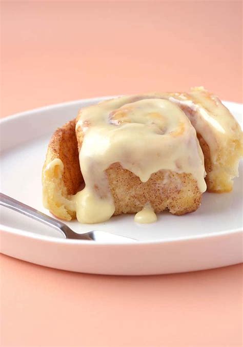 And by the way i ate… mix the brown sugar with the cinnamon and spread evenly over the rectangle leaving a border of about beat in powdered sugar and vanilla extract. Cinnamon Rolls With Cream Cheese Icing Without Powdered ...