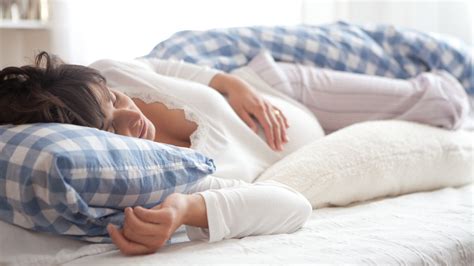 What is a pregnancy pillow? Best sleeping positions during pregnancy. — MediMetry ...