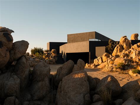 black-desert-house,-yucca-valley,-california-plum-guide