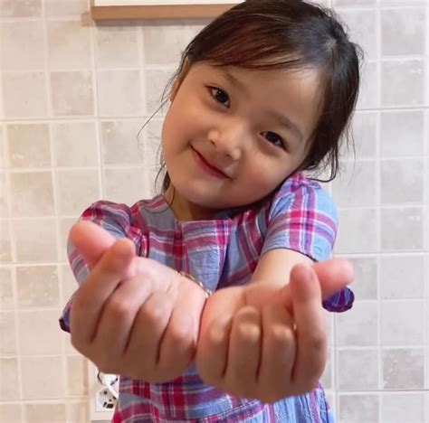 Entdecke rezepte, einrichtungsideen, stilinterpretationen und andere ideen zum ausprobieren. Stiker Wa Anak Kecil Lucu Korea Viral - Gambar Ngetrend ...