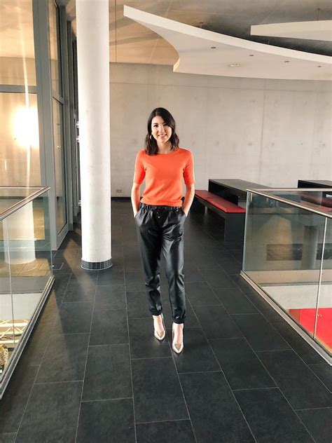 Die bekannte sat.1 moderatorin marlene lufen hat fakten zu den kollateralschäden des lockdowns gesammelt und fasst diese auf bestechend sachliche weise neutral zusammen. Backstage-Redakteurin Amira Tröger... - SAT.1 ...