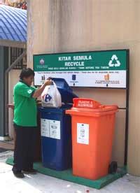 Kitar semula kertas boleh ditakrifkan sebagai pelbagai aktiviti yang berkaitan dengan pemulihan dan pemprosesan kertas sekerap supaya ia dapat menurut pakatan kitar semula kebangsaan (nrc), akhbar, kadbod beralun, majalah, dan kertas bercampur adalah empat daripada sepuluh bahan. Alam Sekitar: KEMPEN KITAR SEMULA