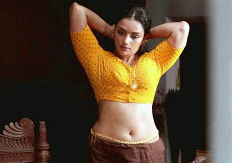 Shweta menon hd wallpapers, desktop and phone wallpapers. actress largest navel,cleavage,hip,waist photo collections ...