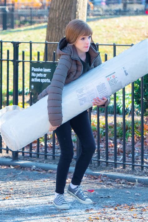 Whether you're looking for a memory foam, innerspring, or hybrid mattress, we can help you find the one that's perfect for you. ANNA KENDRICK Carries Her Mattress Out in New York 12/20 ...