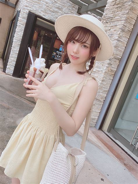 Enako (えなこ) japanese cosplayer / model / artist — just a facebook fanpage dedicated to her. 日本一のコスプレイヤー"えなこ"南国グアムで魅せた水着姿 ...