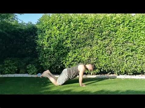 L'allenamento hiit permette di bruciare tantissime calorie e grassi anche allenandosi a corpo libero pur non avendo a disposizione moltissimo spazio. |BASIC UPPER BODY WORKOUT| ALLENAMENTI DA FARE A CASA O AL PARCO A CORPO LIBERO - YouTube