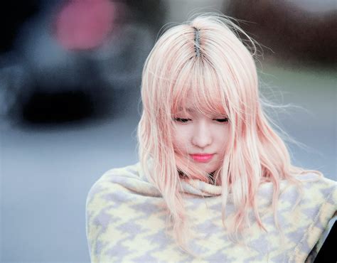 Dahyun's eyes are more slanted. Idols who look like anime characters #4 Momo - Celebrity ...