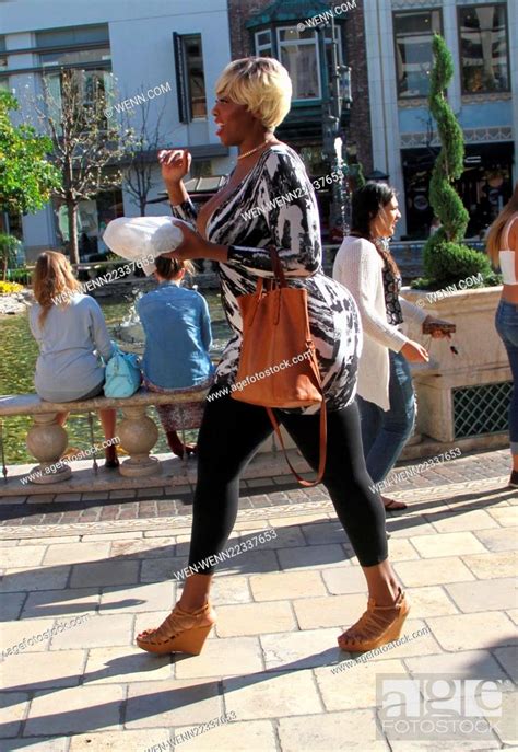 Only 13 left in stock (more on the way). 6' 7"" Amazon Ashley Adair goes shopping at The Grove in ...