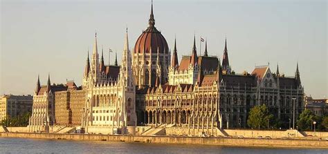 It has a slim body with short beak, and has a huge, rather bulging circles of bare flesh around the eyes (which give these. 2018 Budapest City Breaks, 3 nights from £191 | HolidaysGo