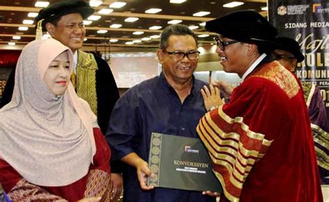 Bagi yang ingin tahu kolej vokasional sila ikuti konsep kolej vokasional kementerian pelajaran transformasi teknik vokasional ke kolej vokasional klik di sini. Kerajaan terbuka terima UEC, perlu fasih dan kredit BM ...