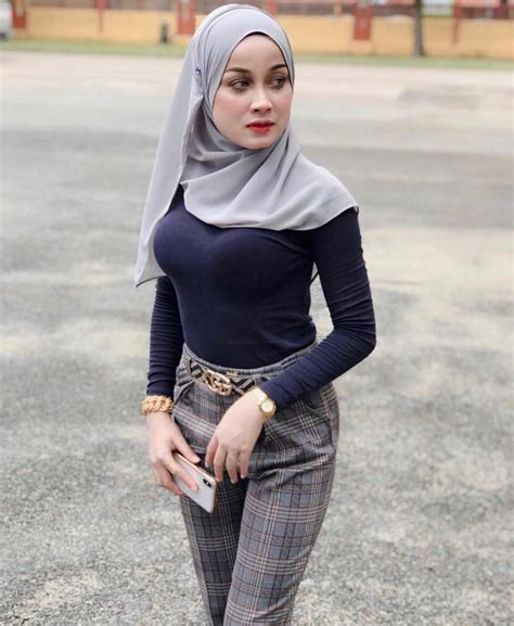 We promote strong and independent malaysian girls here! Fashion Hijab by Fajar Rudin | Arab girls hijab, Muslim ...