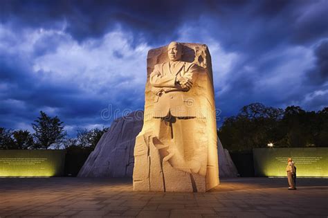Η ουάσιγκτον μπλοκάρει τις πωλήσεις όπλων στους σωματοφύλακες του ερντογάν. ΟΥΑΣΙΓΚΤΟΝ, συνεχές ρεύμα - μνημείο στο Δρ Martin Luther King Εκδοτική Εικόνες - εικόνα από king ...
