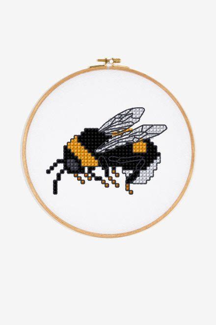 Bumble bees are cute, and they make the tasty honey that we all love. Bumble Bee - pattern - Free cross stitch patterns | Bee ...