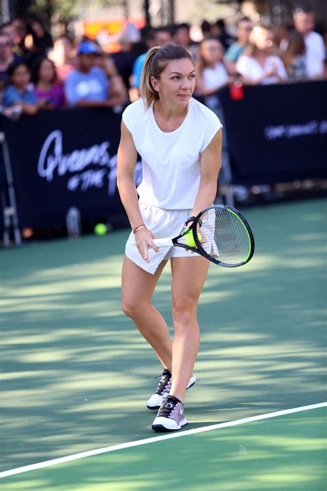 Elle est également réputée pour son jeu défensif de fond de court  174  et sa science du jeu, notamment sur terre battue  175 . SIMONA HALEP at Nike Queens of the Future Tennis Event in ...