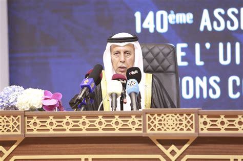 قال رئيس مجلس الشورى القطري أحمد آل محمود إن الدوحة لم تتعامل بالمثل مع دول المقاطعة ولم تطرد أحدا من مواطني هذه الدول المقيمين فيها. كونا : رئيس الشورى القطري: اجتماعات الاتحاد البرلماني ...