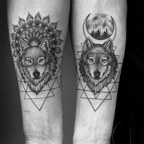 Halloween mandala tete de loup mandala avec une tete de loup. tatouage bras homme, dessin en encre tête de loup avec ...