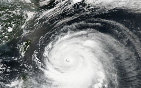 A typhoon is a mature tropical cyclone that develops between 180° and 100°e in the northern hemisphere. Тайфун «Хагибис» ожидают в Южной Корее 10 октября - ИА REGNUM