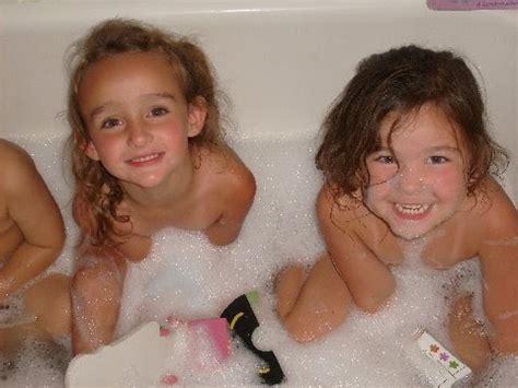 Fingering party girls bubble bath fun 15 min. The Olsen family: Bath time