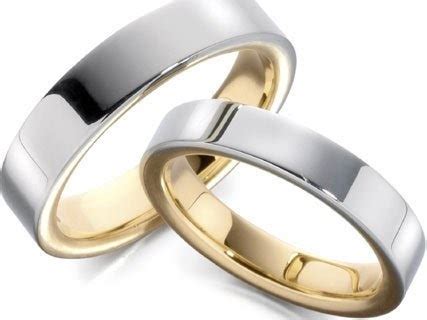 Ikan arwana platinum seharga ratusan juta tersebut mati di akuarium rumah karena mengalami sakit komplikasi dan tidak lagi bisa diobati. behind our life...: Cincin Kewong bikin Rempong (part I)