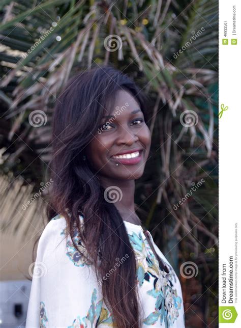 Visualizza altre idee su donne nere belle, donne nere, donne. Bella donna del Senegal fotografia editoriale. Immagine di ...