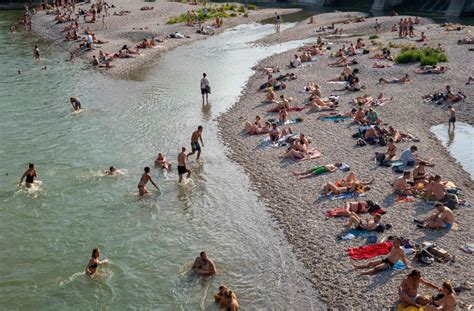 Der englische garten in münchen zählt mit einer fläche von 3,7 km² zu den größten innerstädtischen grünanlagen der welt. Gleichberechtigung beim Baden: Freiheit für alle ...