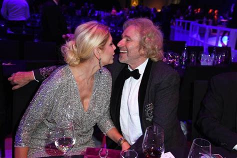 We would like to show you a description here but the site won't allow us. Ball des Sports mit Thomas Gottschalk + Freundin Karina ...