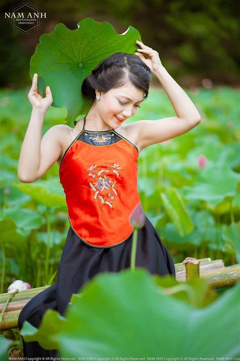 ao-yem-traditional-fashion,-vietnamese-traditional-dress,-traditional