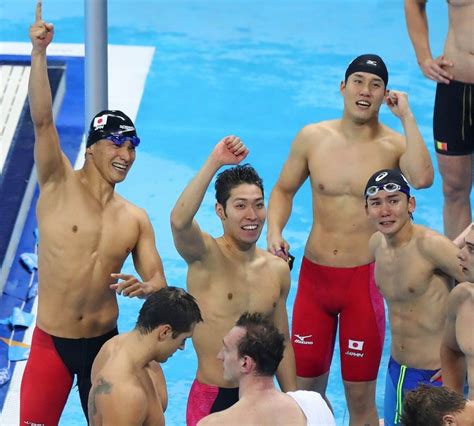 Michael phelps, peter vanderkaay, ricky berens, and ryan lochte combining for a tight victory over france at the 2011 world aquatic championships. Japan takes bronze in men's 4x200 freestyle relay; Phelps ...