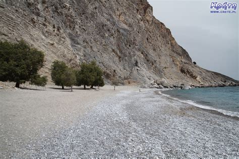 Glyka nera is also equipped with umbrellas and sun loungers. Kreta - Glyka Nera - Plaże na Krecie - Crete.pl