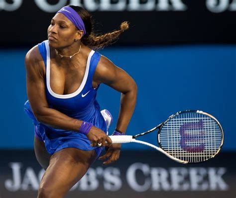 Considérée comme la meilleure joueuse de tennis du moment, elle trône au sommet du classement. The View: Caroline Wozniacki Racist For Making Fun Of ...