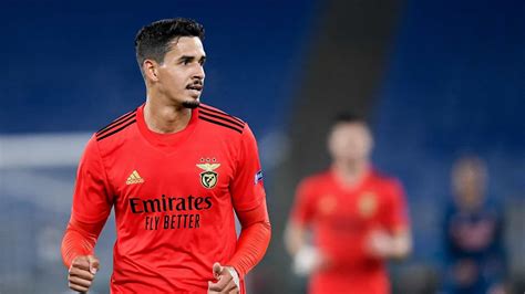 Lucas veríssimo da silva (born 7 july 1995), known as lucas veríssimo, is a brazilian footballer who plays for portuguese club benfica as a central defender. Lucas Verissimo Vendido / Conselho Fiscal Do Santos Diz ...