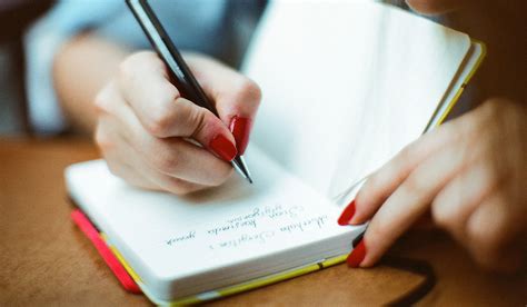Passive voice adalah jenis kalimat atau klausa di mana subjek menerima tindakan dari kata kerja. The Writing Life: What's the Process? | Deborah Doucette