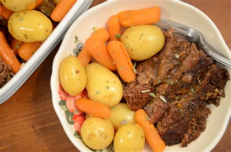 This novel donburi features fine wagyu (japanese beef) roast beef, on a bed mugi genmai gohan (barley brown rice) and fresh mizuna and topped sauce preparation. Ninja Foodie Top Round Roast